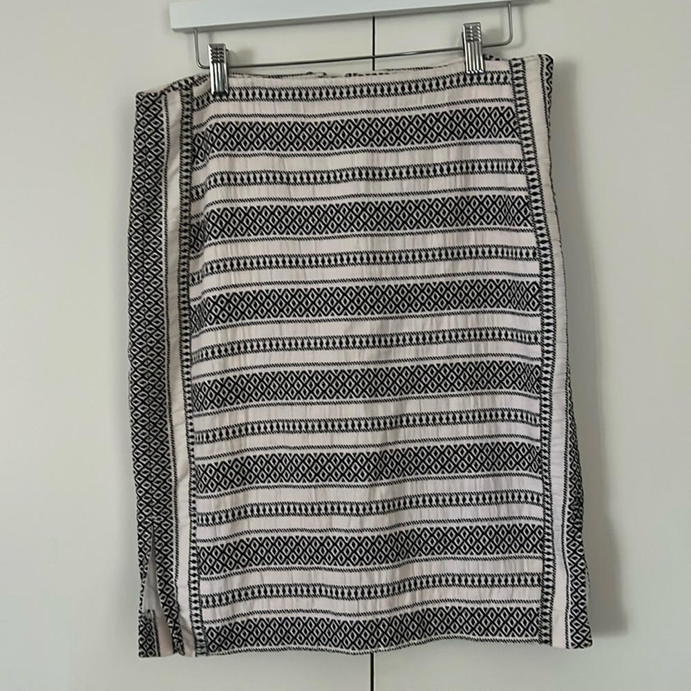 LOFT white and black print pencil skirt